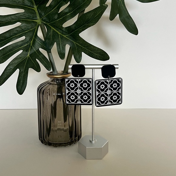 Classic Black & White Tile Flower Pattern Dangle Earrings -Elegant Drop Earrings - Picture 10 of 10